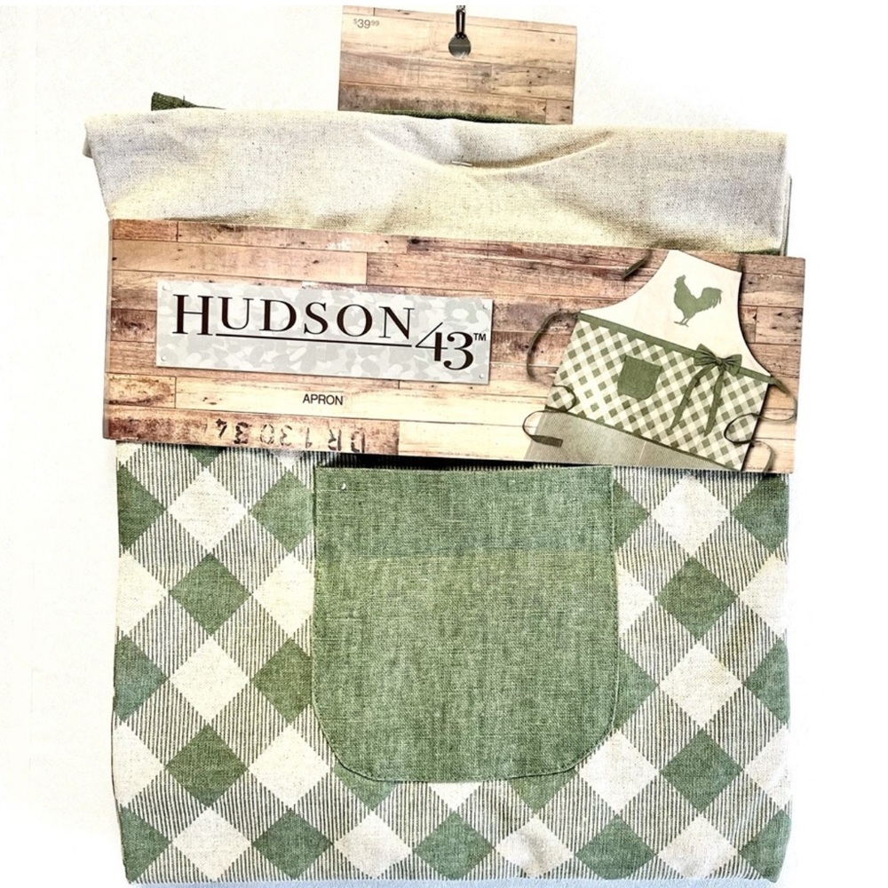 Hudson 43 Farmhouse Rooster Apron Green